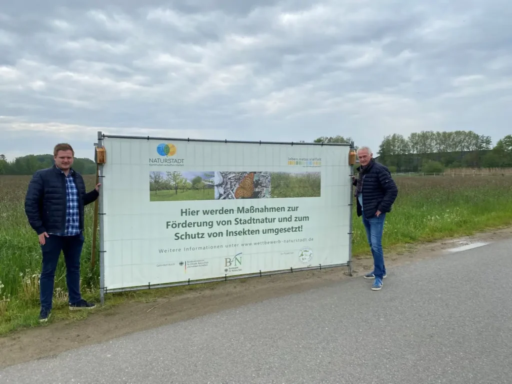 Kommunen für biologische Vielfalt - Praxisbeispiel - Stadt Bersenbrück – Naturnahes Wohngebiet Woltruper Wiesen V1 - Hinweisschild auf der Projektfläche