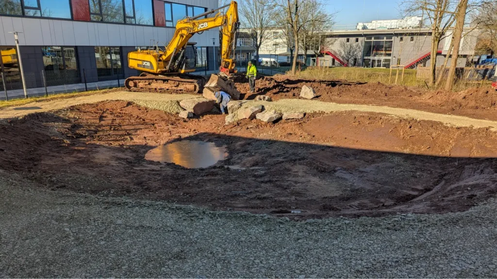 Kommunen für biologische Vielfalt - Praxisbeispiel - Landkreis Marburg-Biedenkopf - Anlage eines Schulteichs als grünes Klassenzimmer3