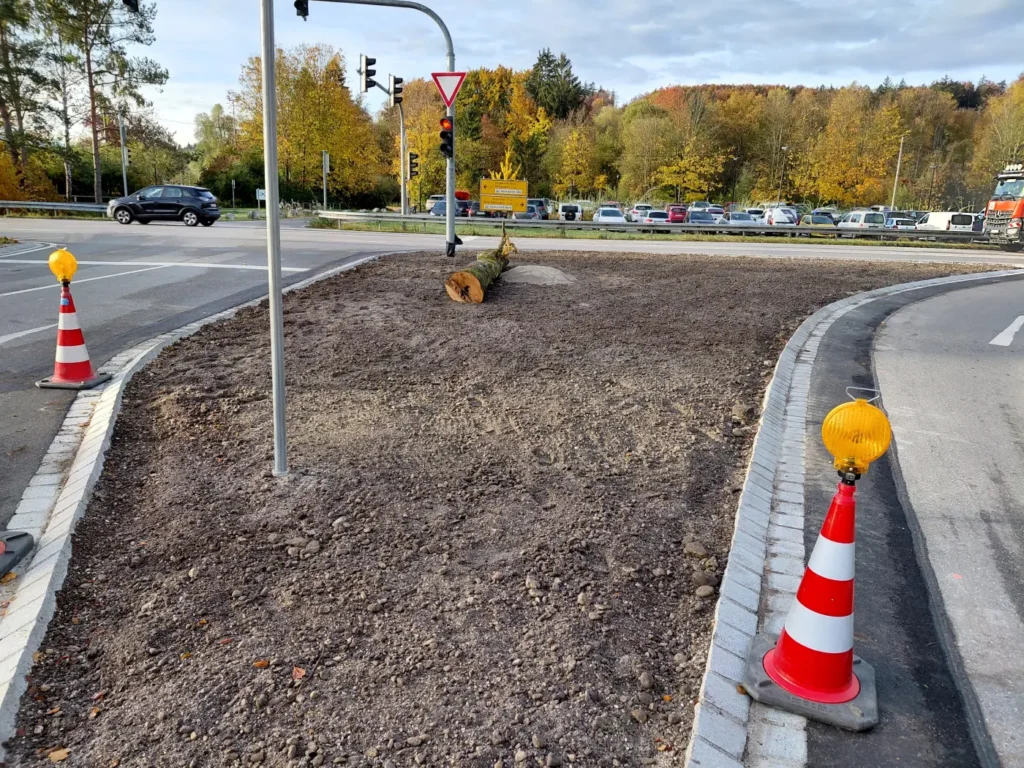 Kommunen für biologische Vielfalt - Praxisbeispiel - Stadt Geretsried - Verkehrsinsel2 - Vorarbeiten