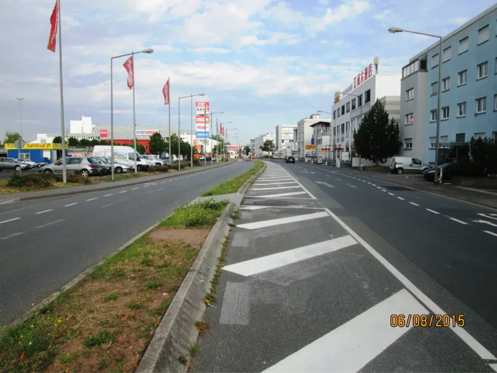 Kommunen für biologische Vielfalt - Praxisbeispiel - Stadt Dreieich - Entsiegelungsprojekt Robert-Bosch-Straße3